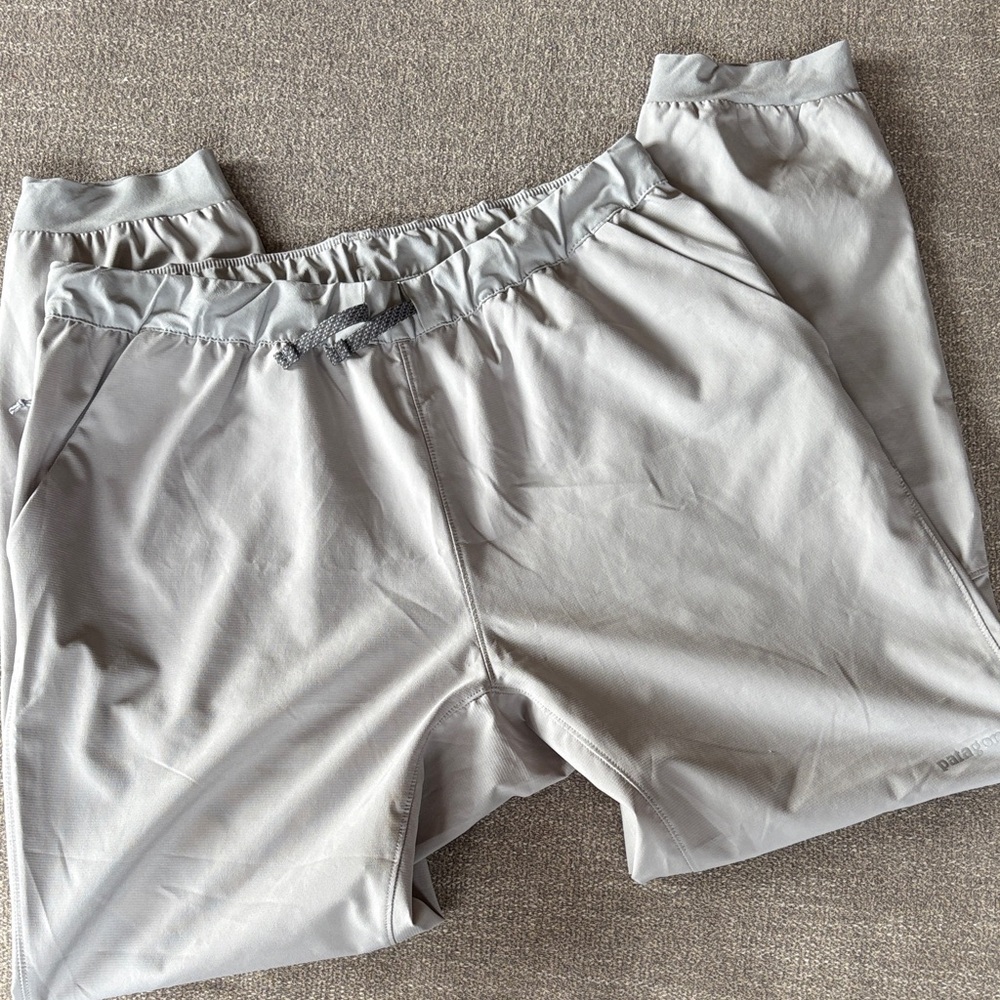 PATAGONIA Gray Joggers Lightweight Quick Dry EUC Size Medium